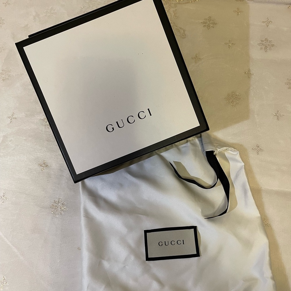 ❌SOLD❌ GUCCI logo embossed black leather belt - Picture 13 of 15